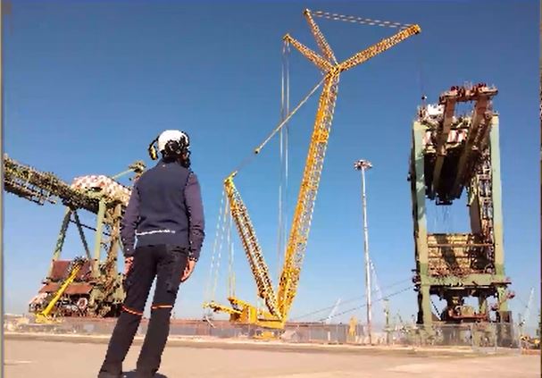 Demolizione Scaricatore Portuale DM8 - IV Sporgente- Porto di Taranto - Acciaierie d'Italia